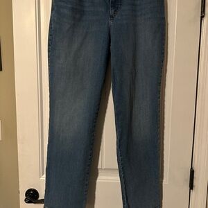 Gloria Vanderbilt Amanda slimming Women's Classic Straight Leg Denim Jeans